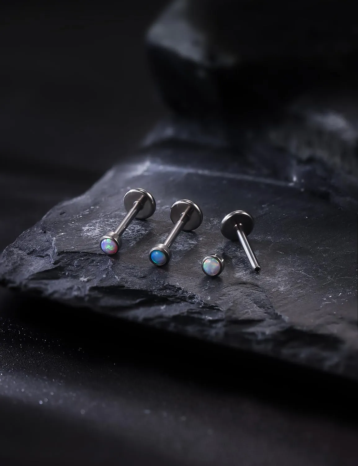 20G 18G 16G Titanium Threadless Flat Back Earrings Nose Ring Studs Tragus Labret Medusa Piercing Jewelry G23 Monroe Lip Ring Snake Bite Forward Helix Conch Cartilage Earrings Piercing Jewelry