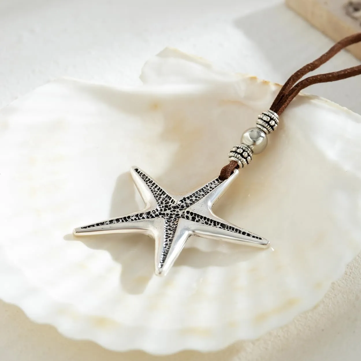 Boho Choker Necklace for Women Vintage Starfish Charm Necklaces Trendy Boho Layered Leather Necklace Brown Suede Choker Necklace Western Turquoise Necklace Summer Beach Jewelry