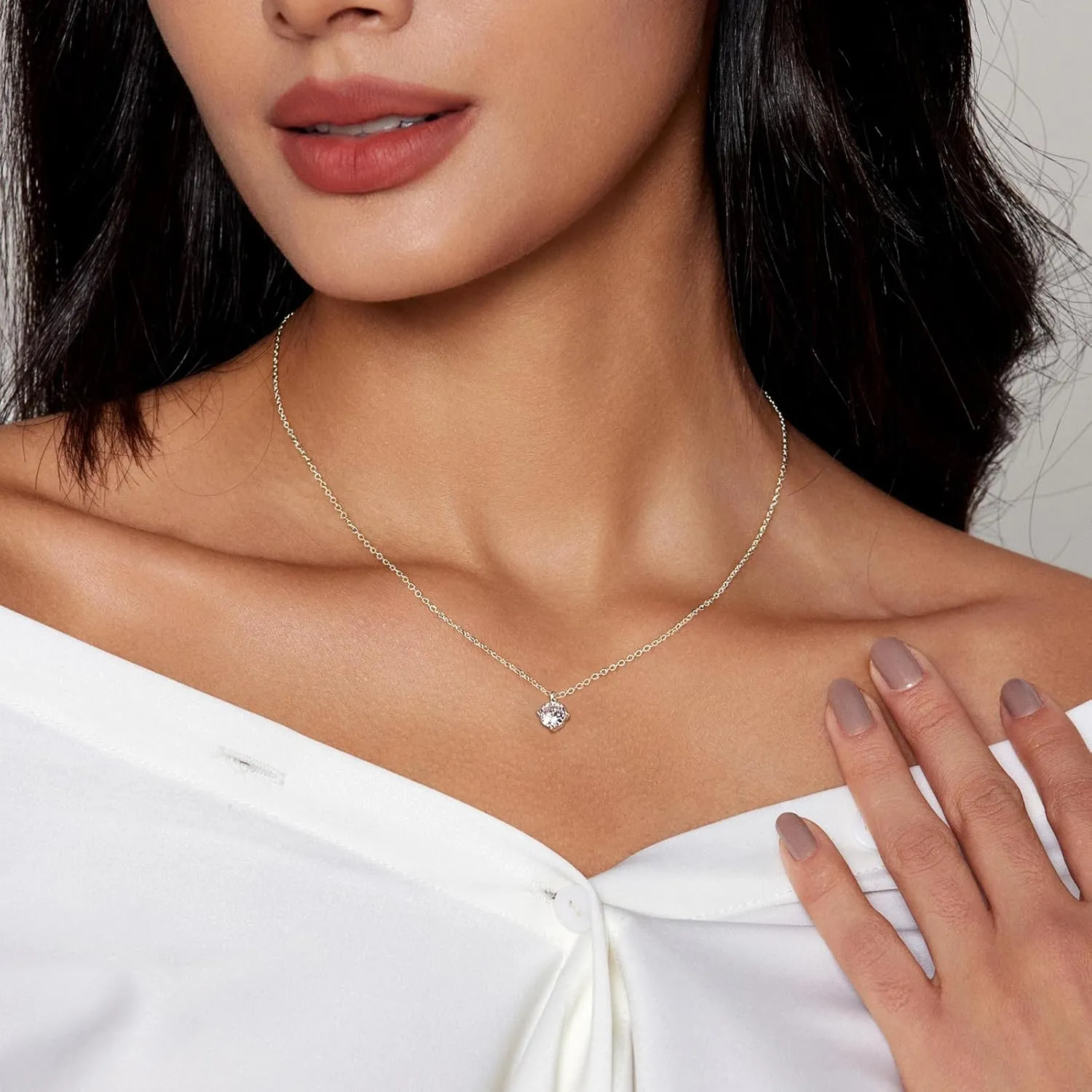 Diamond Pendant Necklace for Women, Dainty Gold Necklace 18k Gold Plated Paperclip Choker Necklaces Cute Open Oval Necklaces Simple Gold Necklace Jewelry Gifts for Women Trendy