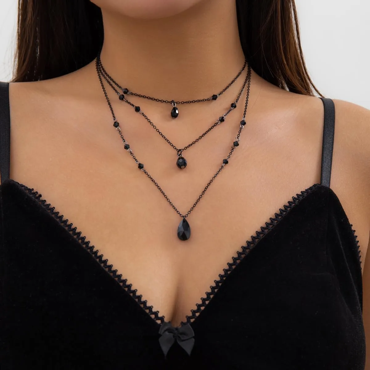 Gothic Blood Drop Choker Necklace for Women Vintage Red Black Teardrop Crystal Pendant Necklace Dark Style Vampire Layering Necklaces Y2k Goth Necklaces Halloween Birthday Party Jewelry