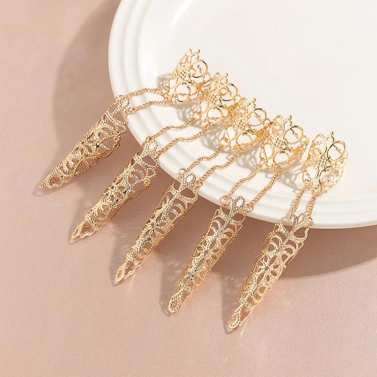 Gothic Finger Tip Claw Rings for Women Girls Punk Nail Ring Vintage Hollow Pattern Fingertip Claw Ring with Chain Jewelry for Cosplay Drama Party Show