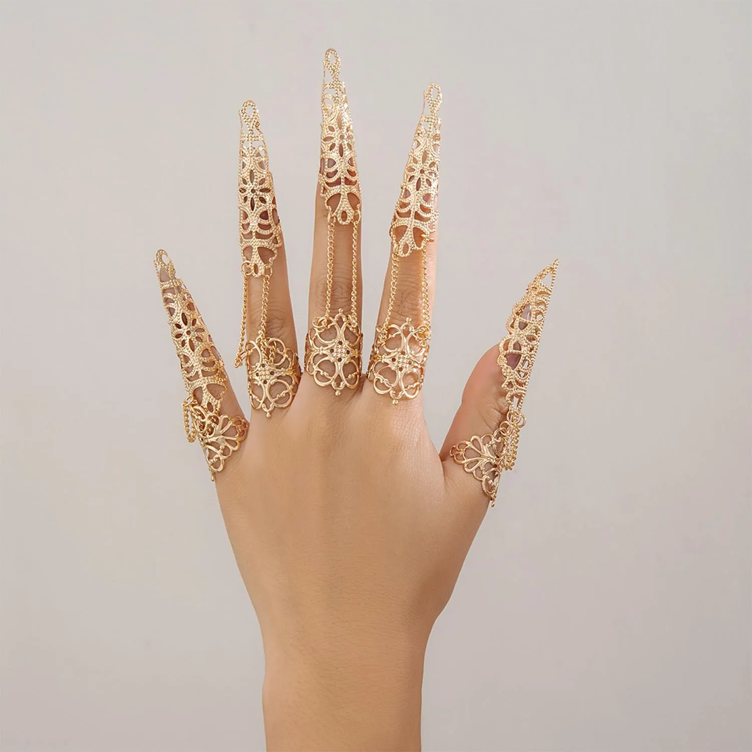 Gothic Finger Tip Claw Rings for Women Girls Punk Nail Ring Vintage Hollow Pattern Fingertip Claw Ring with Chain Jewelry for Cosplay Drama Party Show