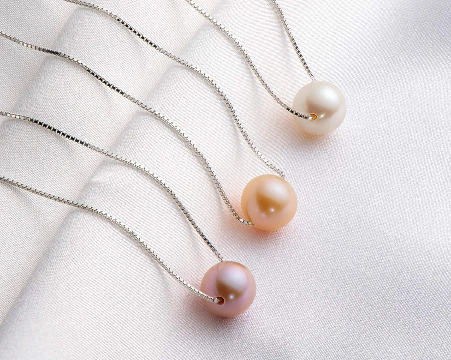 Pearl Necklaces for Women Floating Single Freshwater Pearl Pendant Necklaces with Sterling Silver 18 inch Chain Pearl Jewelry Gifts for Her 8-9mm White/Pink/Purple