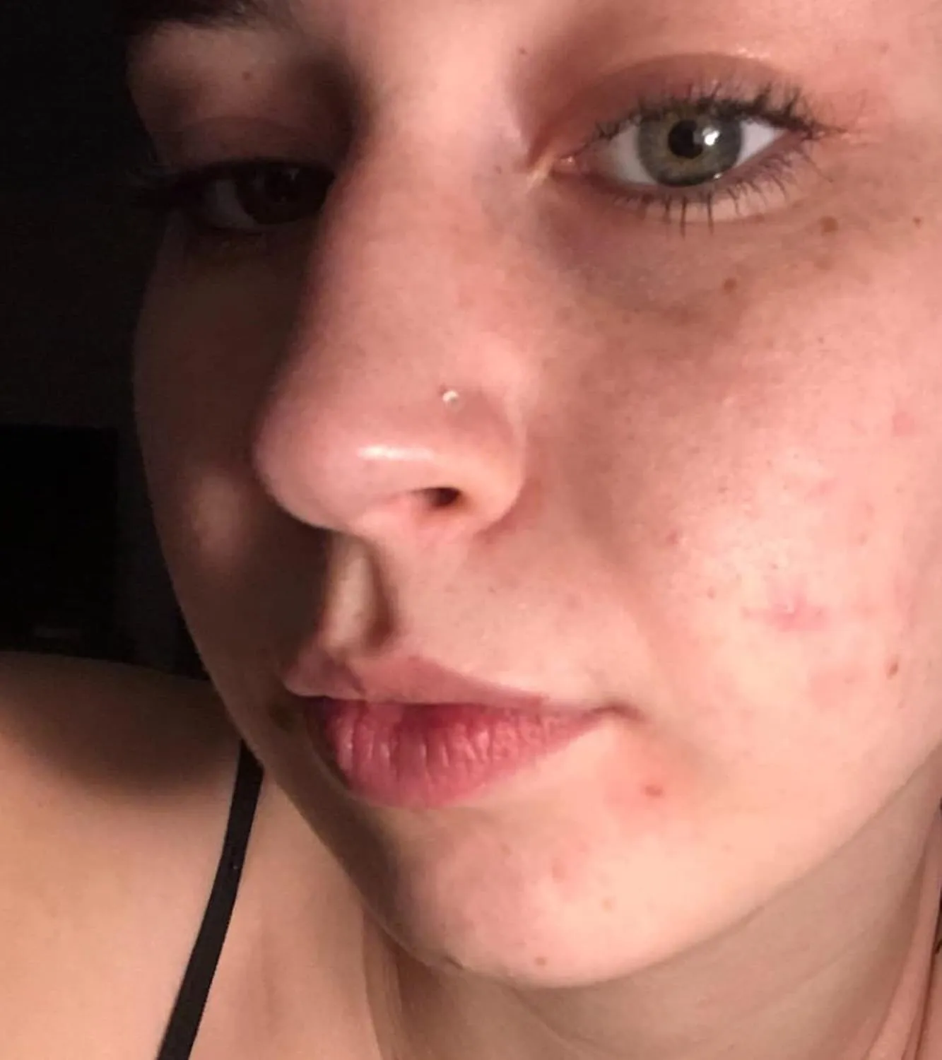 QWALIT Clear Nose Rings Studs L Shape Piercing Retainer Flexible Nose Bone Flesh Skin Color Nostril Piercing Retainer for Work 18g 20g Flat Top